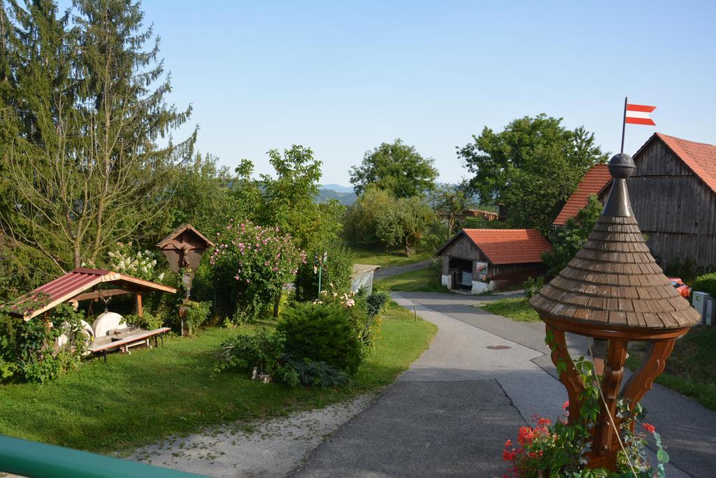 Gaestehaus Schmid Sankt Johann im Saggautal Εξωτερικό φωτογραφία