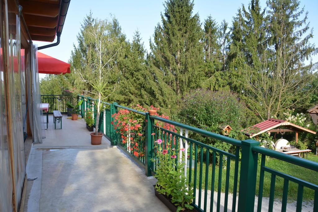 Gaestehaus Schmid Sankt Johann im Saggautal Εξωτερικό φωτογραφία